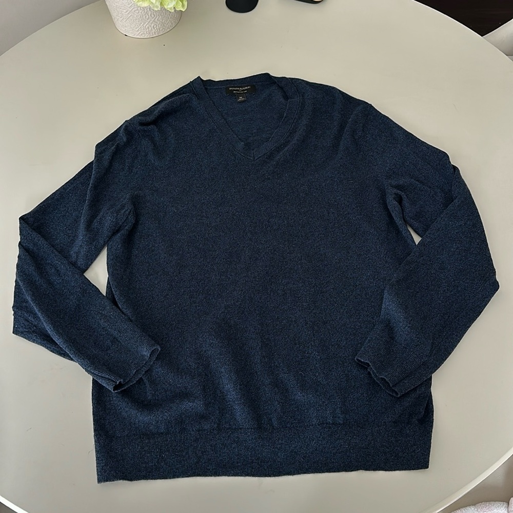 Men’s Banana Republic V-neck Sweater XL